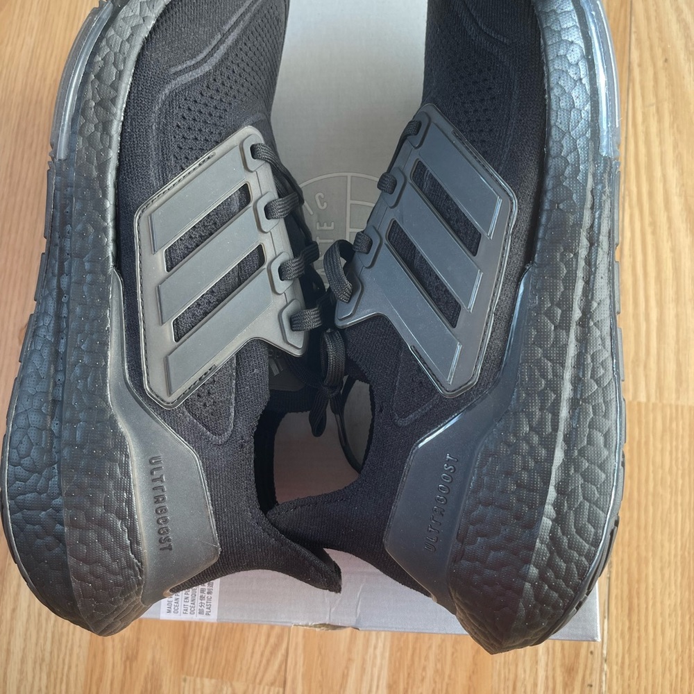 Adidas ULTRABOOST 22